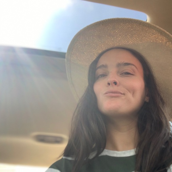 Meet your Posher, Amanda - Picture 3 of 6